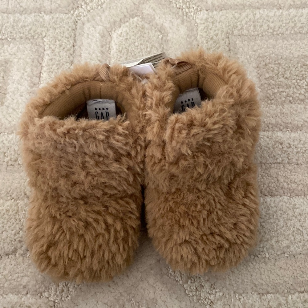 New Gap baby booties